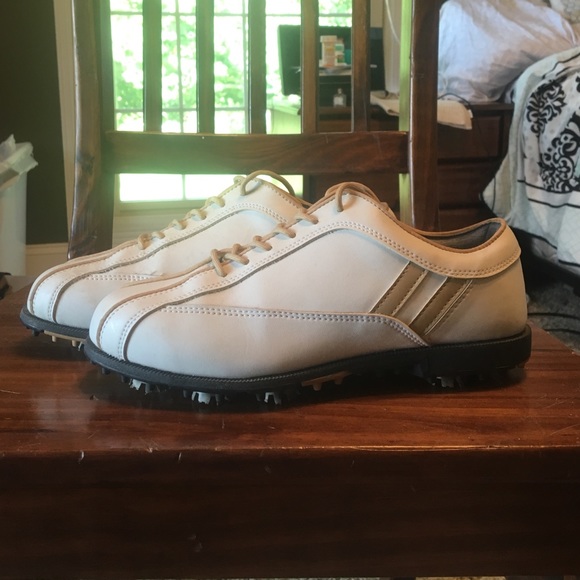 Women's Austin Golf shoes. Size 8 1/2 US
