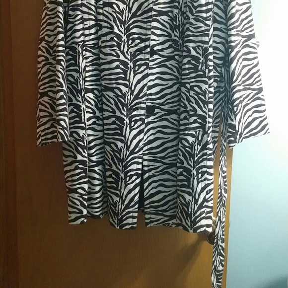 Zebra print belted jacket/plus size - Picture 2 of 4