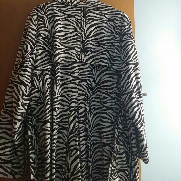 Zebra print belted jacket/plus size - Picture 4 of 4
