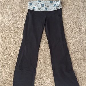 PINK Eagles yoga pants