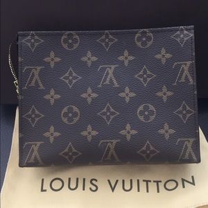 Louis Vuitton Toiletry 19 Clutch/Cosmetic Case