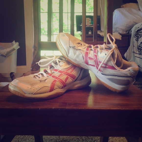 Women's volleyball shoes. Size 8 1/2 US