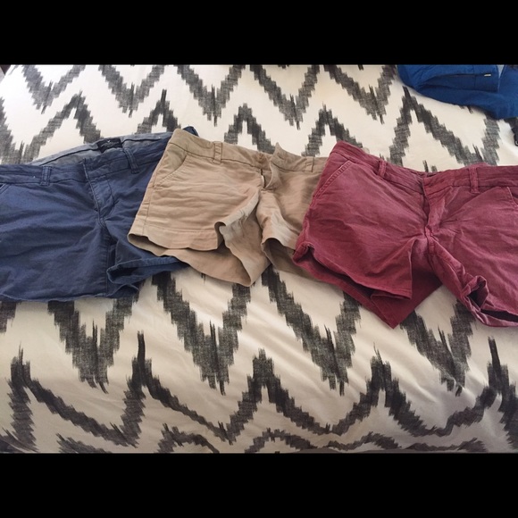 3 pairs of American eagle shorts