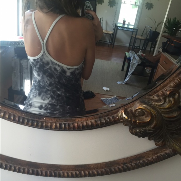 FINAL MARKDOWN Lululemon tank - Picture 3 of 3