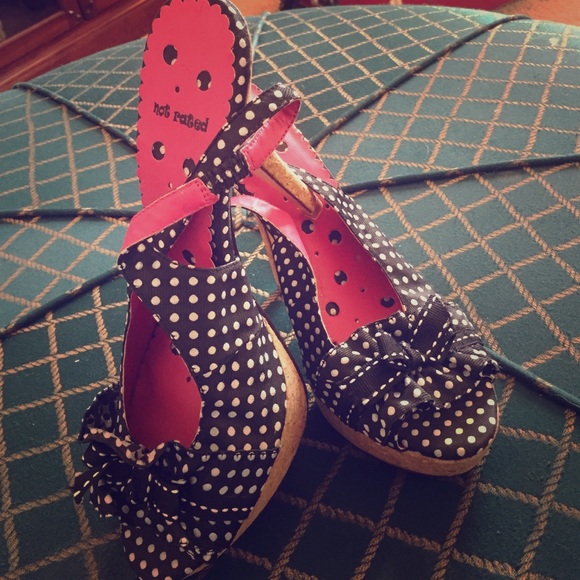 Black and white polkadot heals