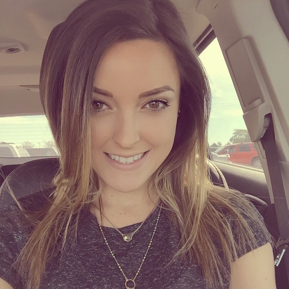 Meet your Posher, Courtney
