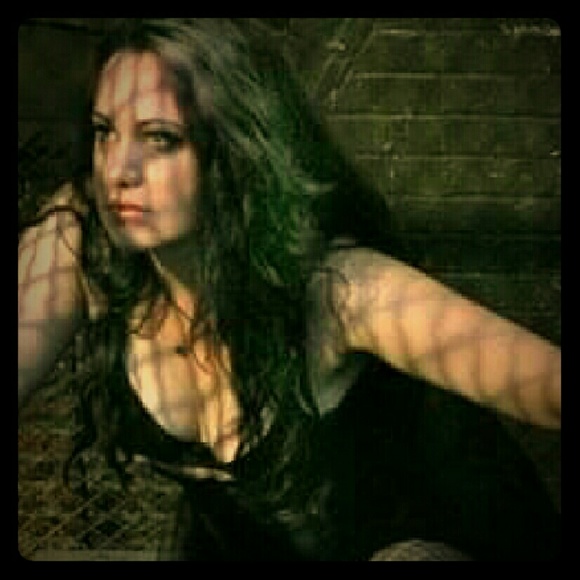 Meet Your Posher. - Picture 2 of 4