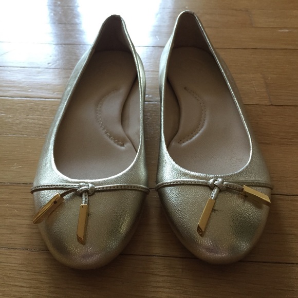 MUST GO! Like New C Wonder Silver Flats