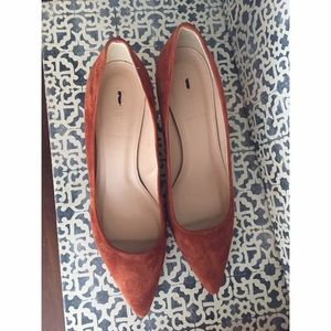 Never worn Rust J Crew Dulci Suede Pump