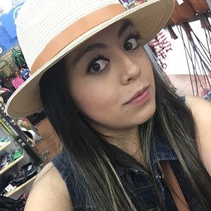 Meet your Posher, Magali