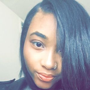 Meet your Posher, Nia