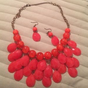 CHUNKY NECKLACE WITH EARRINGS