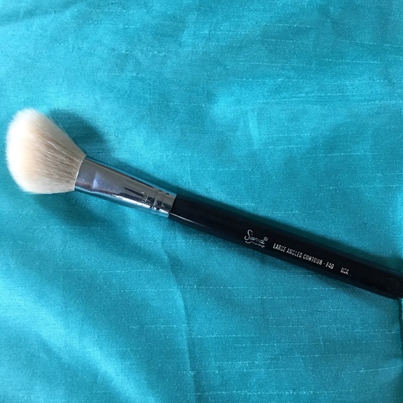 Sigma F40 Large Angled contour blush brush