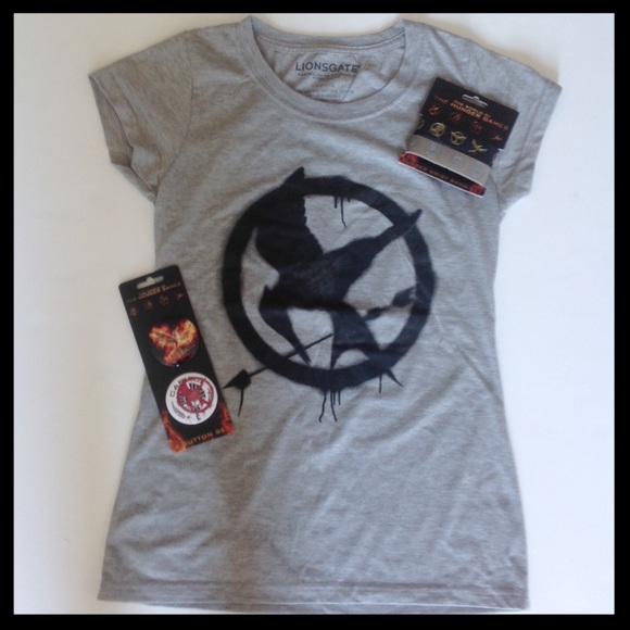 HUNGER GAMES Tee, Rubber bracelets & Pins