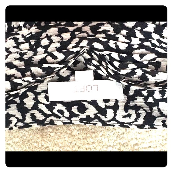 Anne Taylor Loft flirty lightweight skirt. - Picture 1 of 2