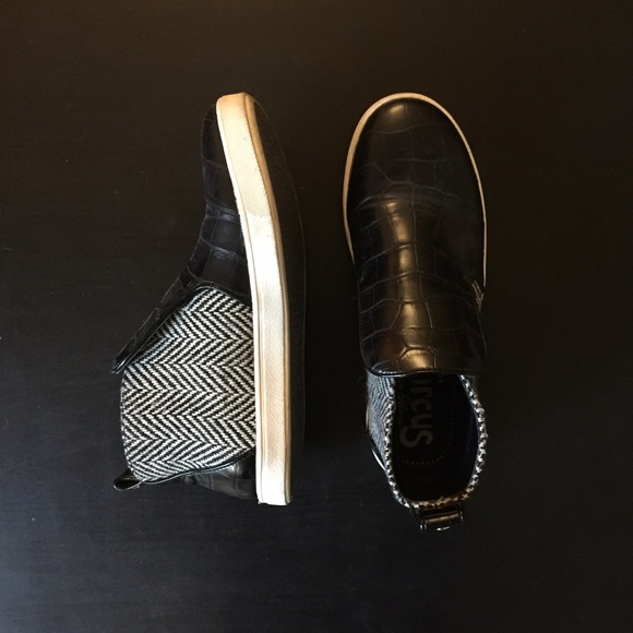 Circus ankle sneaker