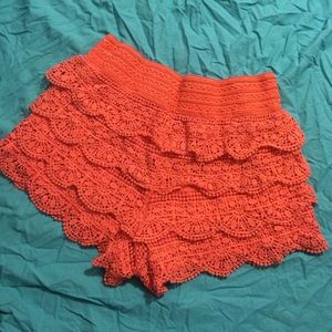 "Rewind" tiered lace shorts XL in coral.