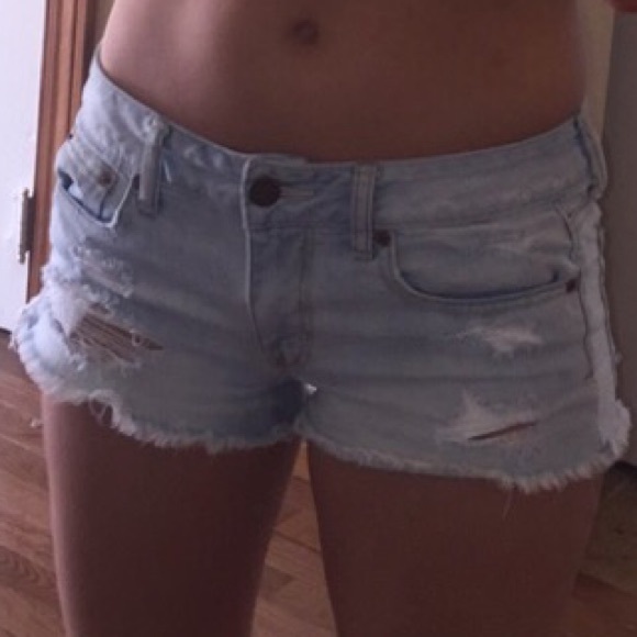 American eagle distressed denim shorts