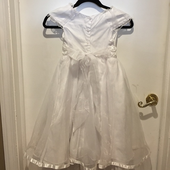 Girls white formal dress 🎉 temporary price drop🎉 - Picture 2 of 8
