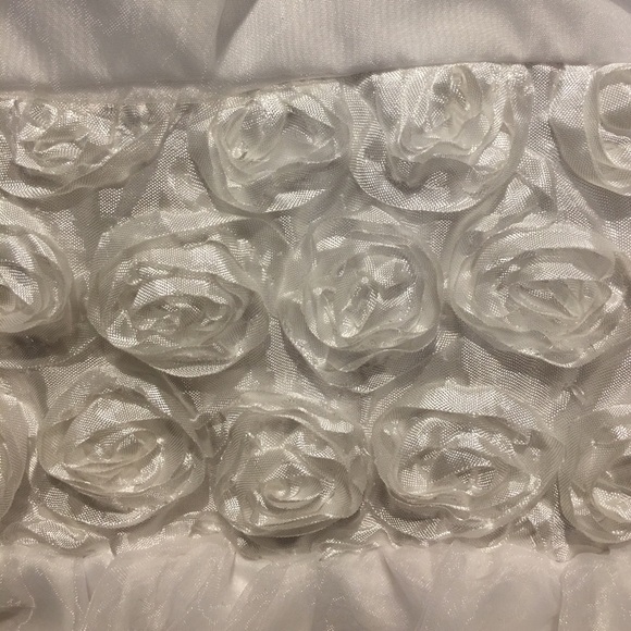 Girls white formal dress 🎉 temporary price drop🎉 - Picture 5 of 8