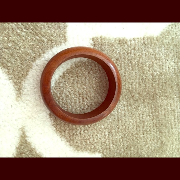 Chunky wooden bracelet for summer!