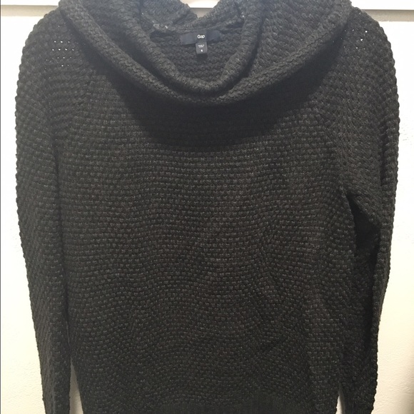 Gap sweater