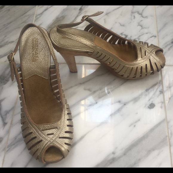 Cami Crackled Metallic Leather Platform Sandal in PALE GOLD  MICHAEL KORS CAVIER GOLD LEATHER PLATFORMS