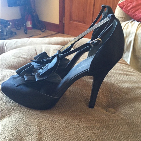 *SALE Price Drop* Audrey Brook Black Dixie 5" Heel