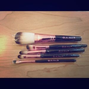 *NEW* Too Faced 5-piece Brush Set