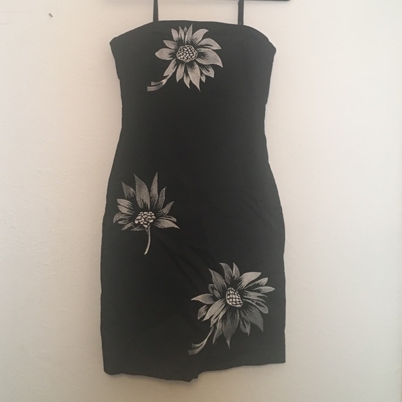 Floral Embroidered Sleeveless Cocktail Dress