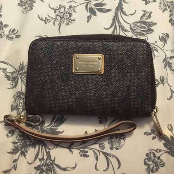 Michael Kors Wristlet 