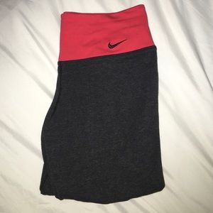 Nike dark grey cropped leggings with red band