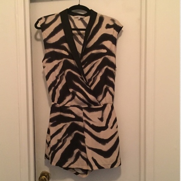 Black/cream animal print romper - Picture 4 of 4
