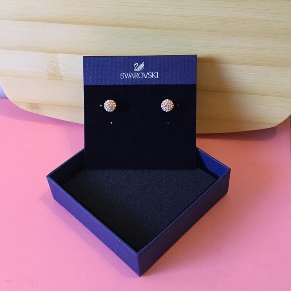 🎀NEW🛍 Authentic Swarovski earrings.