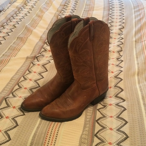 Ariat size 8 women's cowboy boots