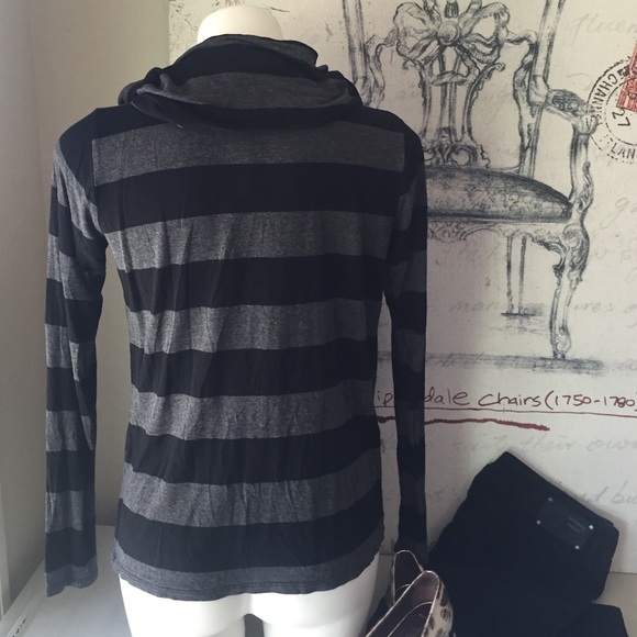 Top - Picture 2 of 4