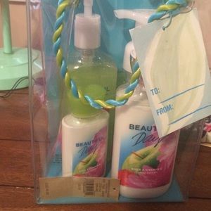 Bath and body works beautiful day gift bundle