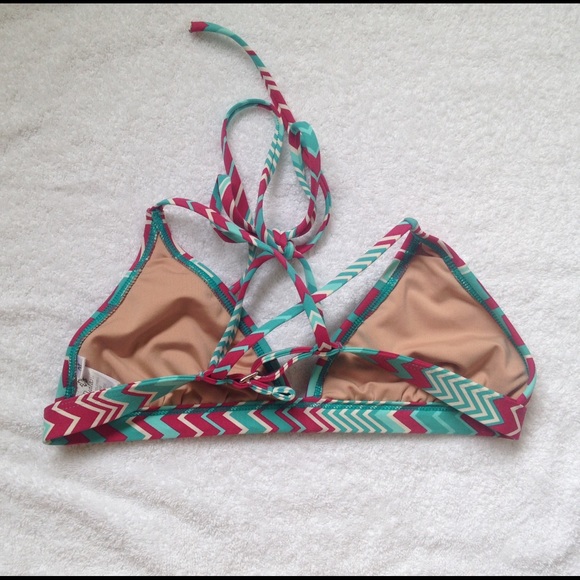 Rip Curl Turquoise and Magenta Top - Picture 2 of 2