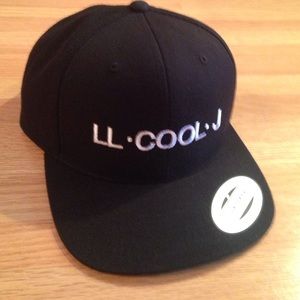 SnapBack hat - Yupoong Classics  LL Cool J - Black