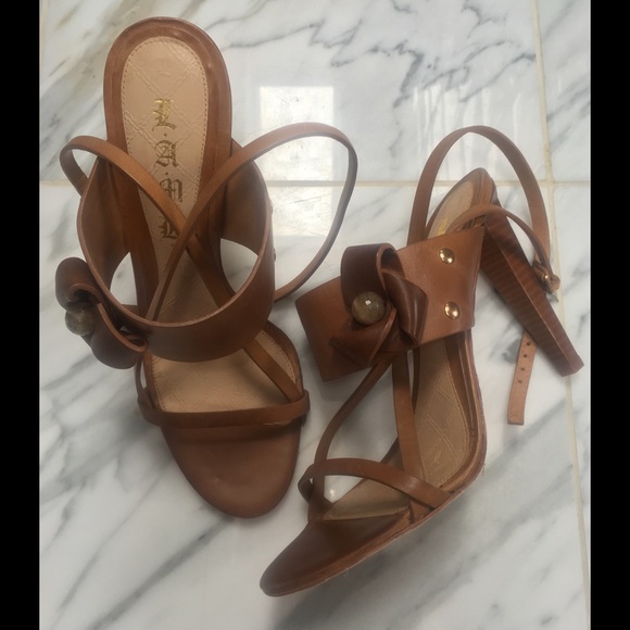 LAMB, GWEN STEFANI AT HER BEST, NEUTRAL SANDALS - Picture 2 of 5