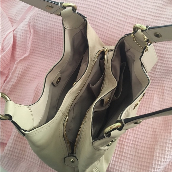 Cream colored coach purse - Picture 2 of 3