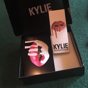 Kylie lip kit in candy k