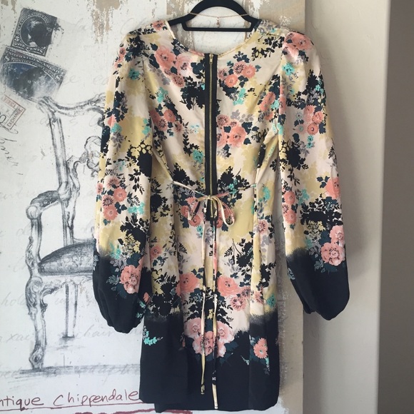 Dress - Picture 3 of 4