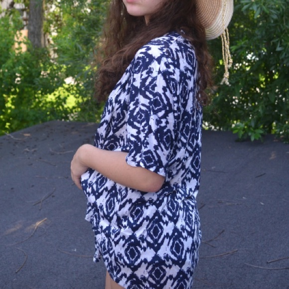 Delia's Kimono - Picture 2 of 3