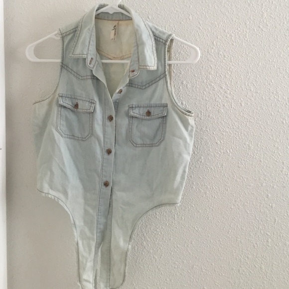 Jean button down vest - Picture 2 of 3