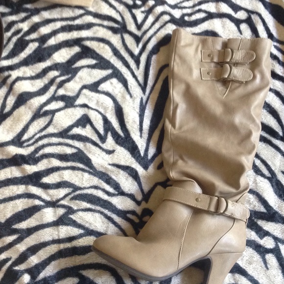 Tan boot size 8