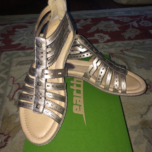 Earth champagne metallic sandals