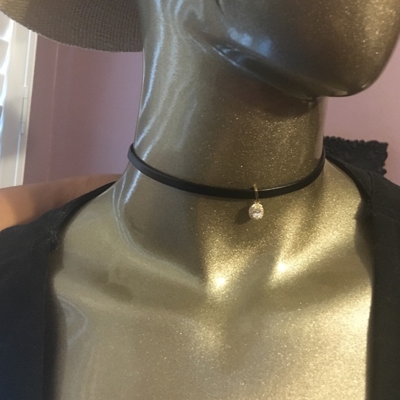 New choker black faux leather