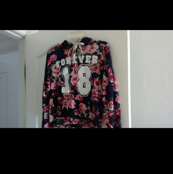 Floral 3/4 Sleeve Cropped Tee - Picture 1 of 1