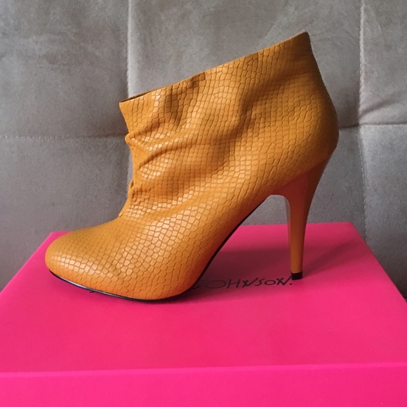 Betsy Johnson Glaam Yellow Ankle Boot